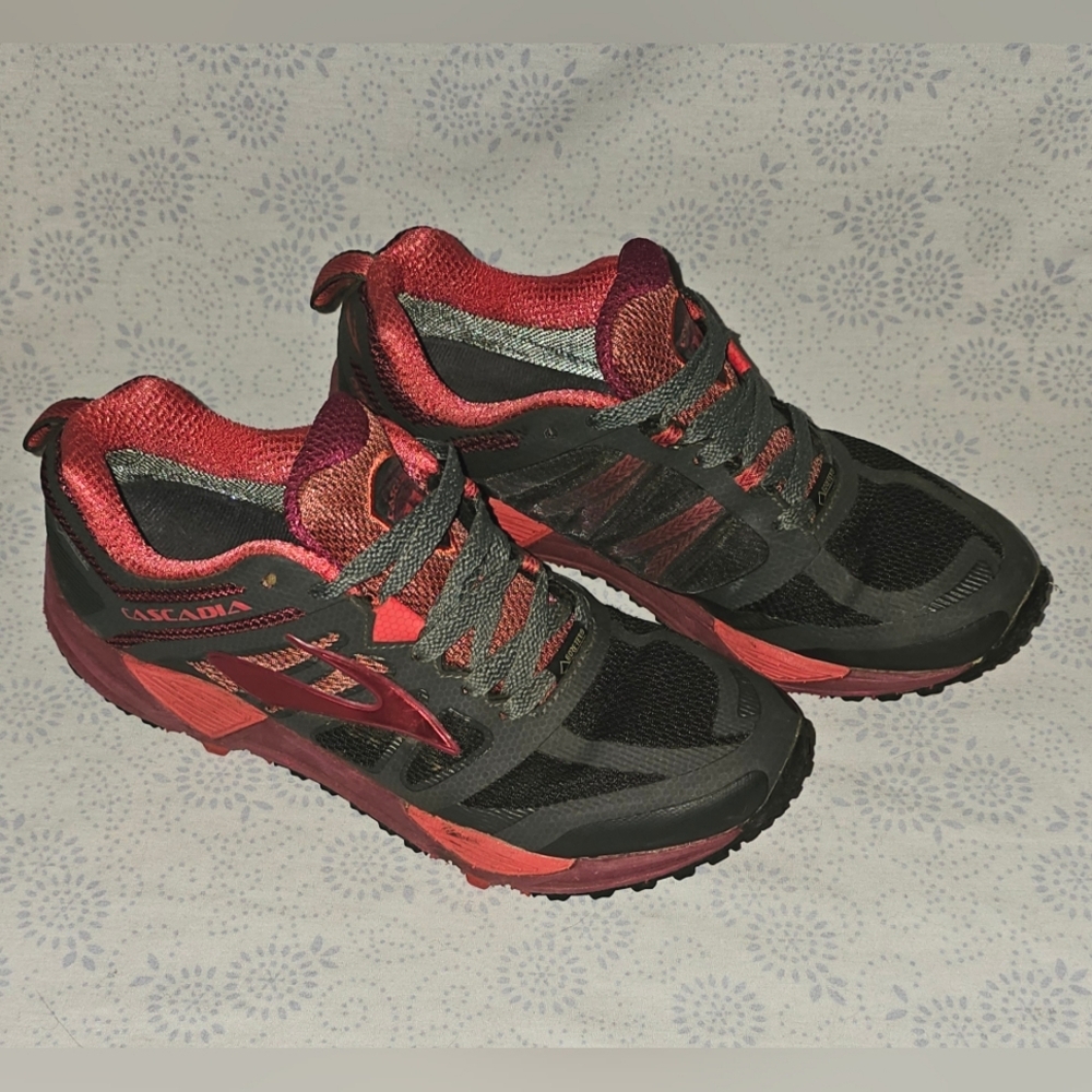 Brooks Cascadia Trail Running Shoes Sneakers Red Gray Size 7